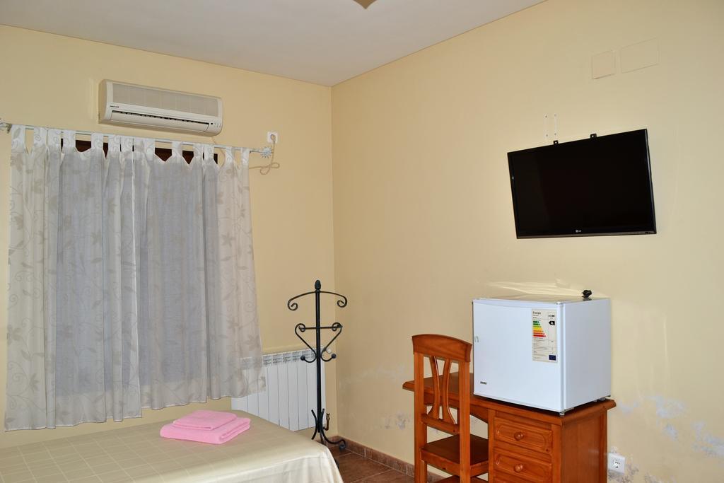 Hostal La Encina El Real de la Jara 外观 照片
