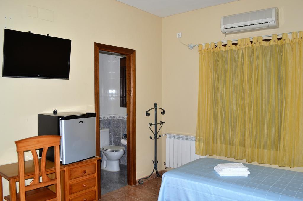 Hostal La Encina El Real de la Jara 外观 照片