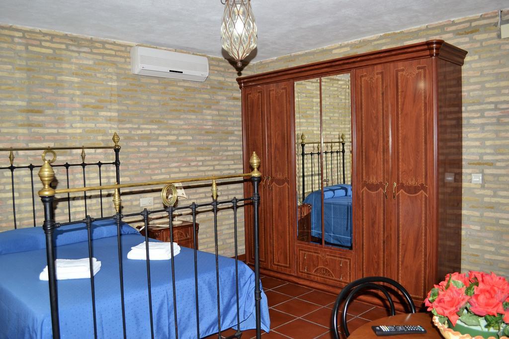 Hostal La Encina El Real de la Jara 外观 照片